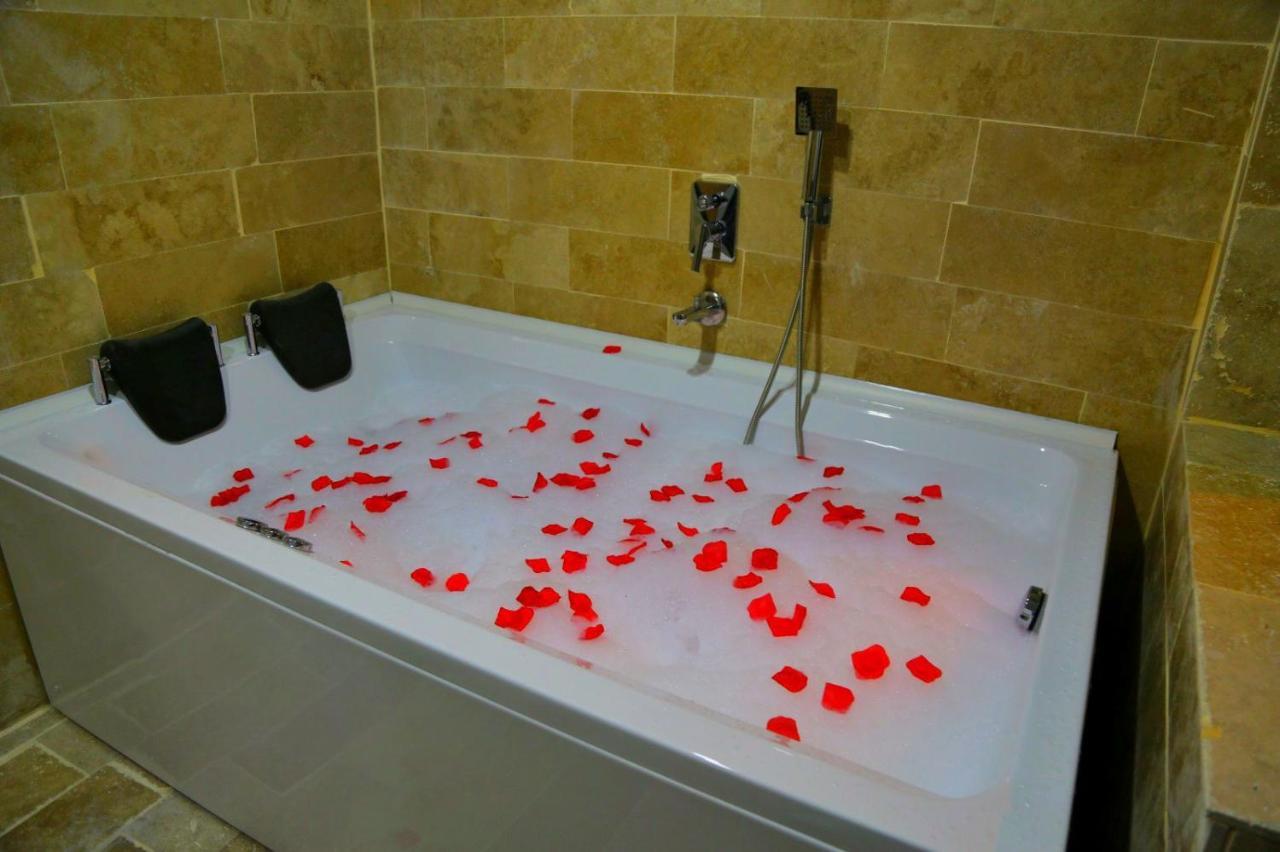 Whitestone Hotel نفسهير المظهر الخارجي الصورة