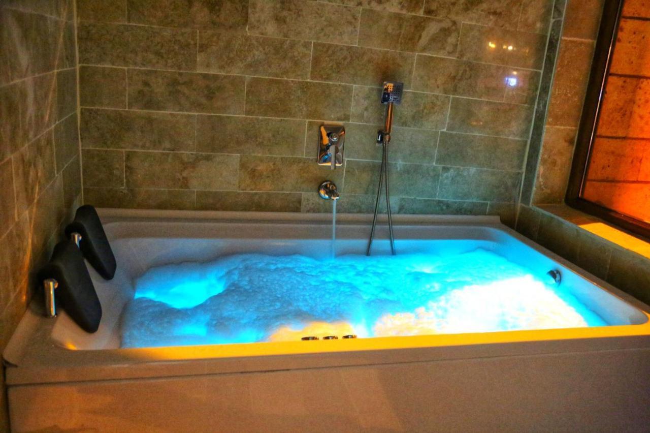 Whitestone Hotel نفسهير المظهر الخارجي الصورة
