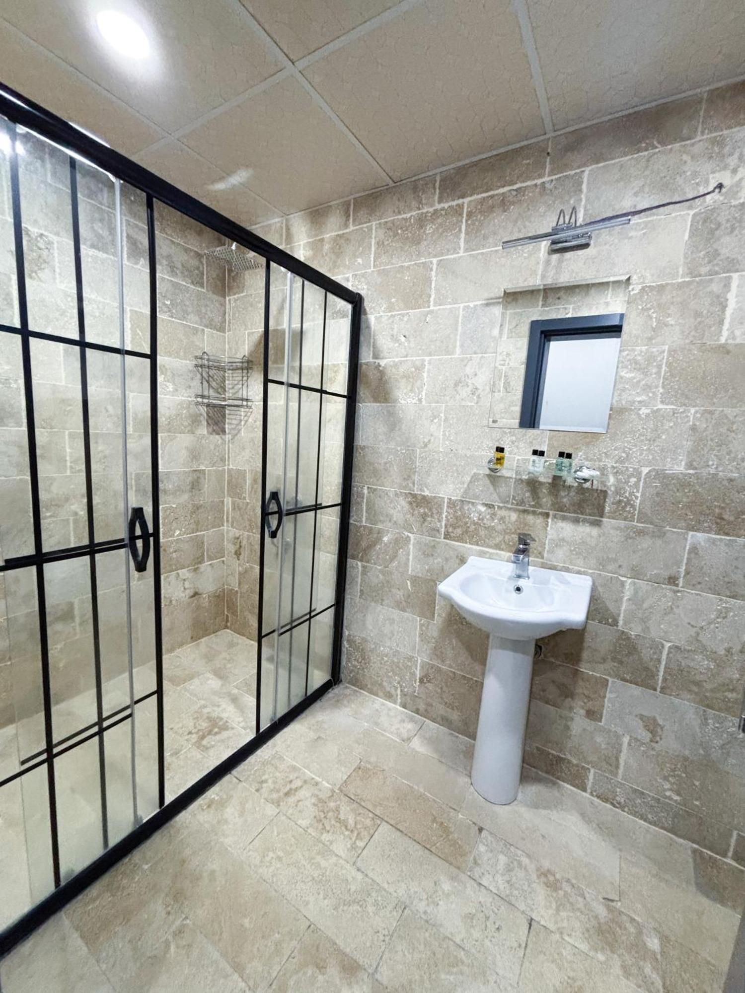 Whitestone Hotel نفسهير المظهر الخارجي الصورة